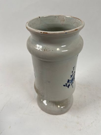 BORDEAUX, XVIIIe.
Lot de deux pots canons...