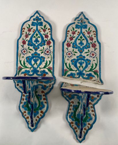 LONGWY, XIXe.
Deux portes turbans aux émaux...