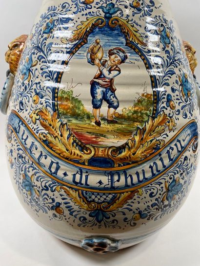ITALIE, XXe.
Grande amphore en faïence à...