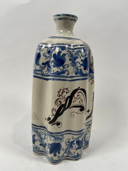 ITALIE, PAVIE, fin du XVIIe.
Rare bouteille...