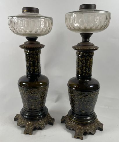 LONGWY, XIXe.
Paire de lampes à décor en...