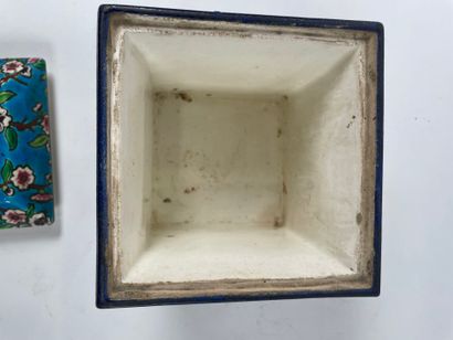LONGWY, XIXe
Nécessaire de fumeur à décor...