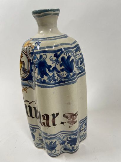 ITALIE, PAVIE, fin du XVIIe.
Rare bouteille...