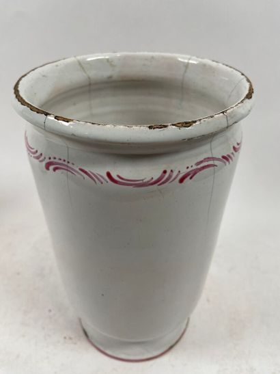 EST de la France, fin XVIIIe.
Paire de pots...