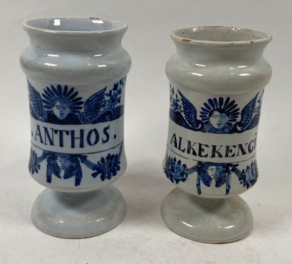 BORDEAUX, XVIIIe.
Lot de deux pots canons...