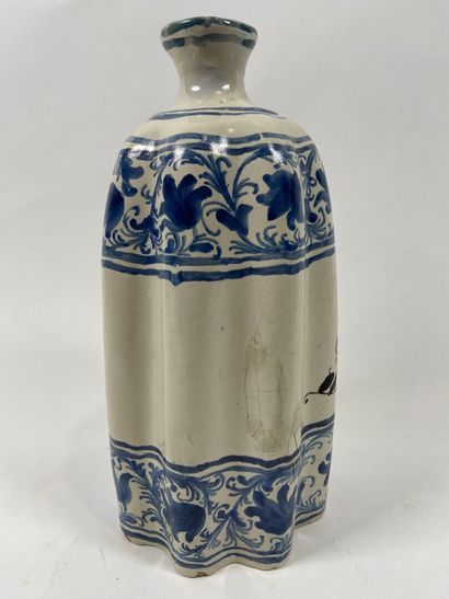 ITALIE, PAVIE, fin du XVIIe.
Rare bouteille...