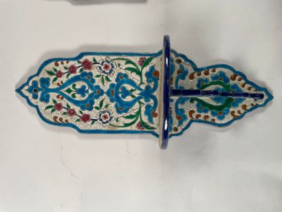 LONGWY, XIXe.
Deux portes turbans aux émaux...
