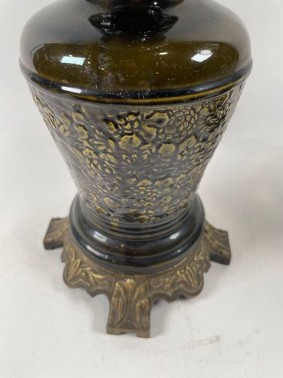 LONGWY, XIXe.
Paire de lampes à décor en...