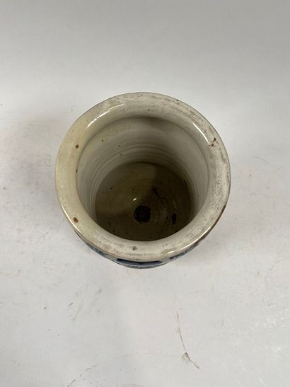 ITALIE DU NORD, XVIIIe.
Lot formé d'un albarello...