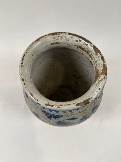 ITALIE, LIGURIE, début XVIIIe.
Pot en faïence...
