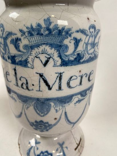 BORDEAUX, XVIIIe.
Pot canon en faïence à...