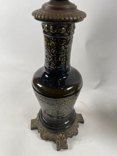 LONGWY, XIXe.
Paire de lampes à décor en...