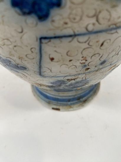 ITALIE, LIGURIE, début XVIIIe.
Pot en faïence...