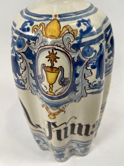 ITALIE, PAVIE, fin du XVIIe.
Rare bouteille...