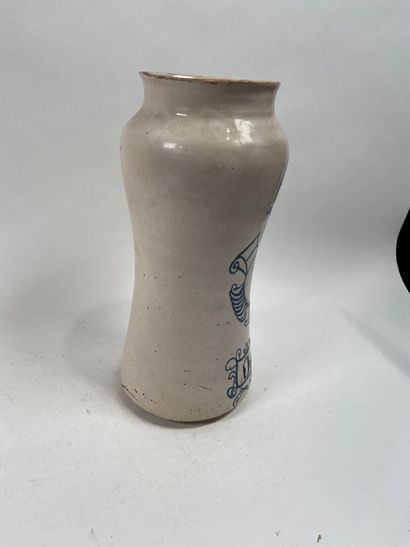 ESPAGNE, TALAVERA, XVIIIe.
Albarello en faïence,...