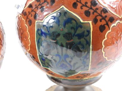 BORDEAUX, Jules VIEILLARD.
Paire de lampes...