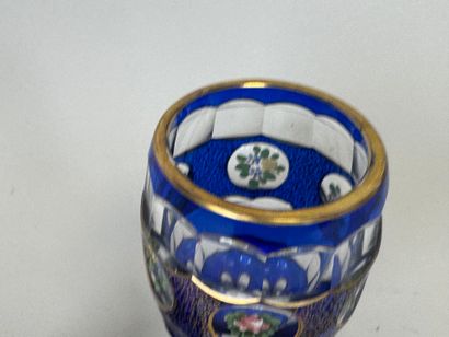 BOHEME, 20th century.
Covered pot in faceted...