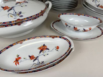 Former Manufacture Royale Limoges France.
Arbre...