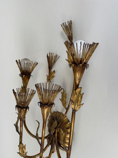 Grande applique en métal doré en forme de...
