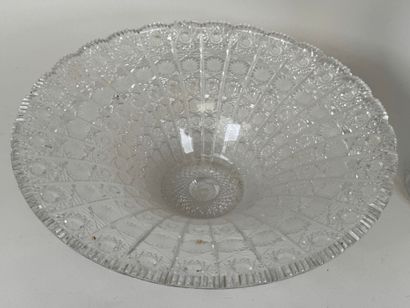 Lot en cristal de Bohème à décor de motifs...