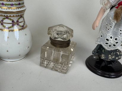 Lot including :
- pair of polychrome and...