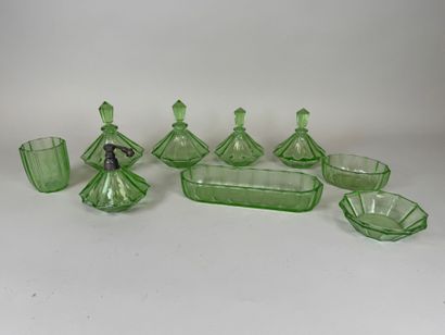 Small toiletry set in ouraline including...
