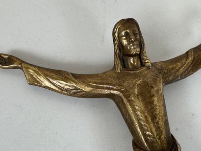 Ecole, XXe.
Christ.
Sujet en bronze.
30 x...