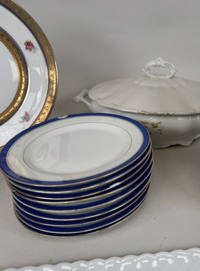 Partie de service à dessert en porcelaine...