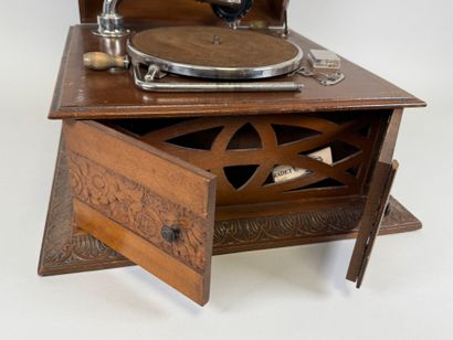 SOLEA.
Phonographe mécanique en bois.
30...