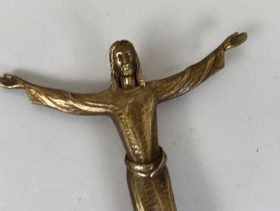 Ecole, XXe.
Christ.
Sujet en bronze.
30 x...