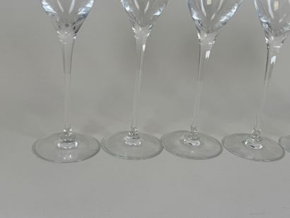 Set of 6 crystal glasses.
H. 22.5 cm.