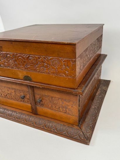 SOLEA.
Phonographe mécanique en bois.
30...