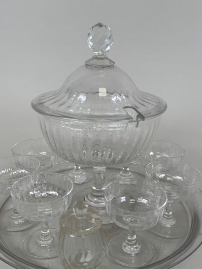 Lot en cristal et verre comprenant :
- série...