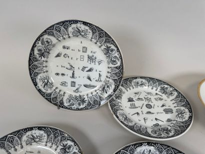 CREIL et MONTEREAU.
Série de quatre assiettes...