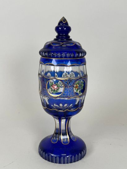 BOHEME, 20th century.
Covered pot in faceted...
