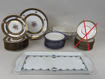Partie de service à dessert en porcelaine...