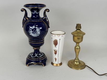 Lot comprenant :
- vase en céramique sur...