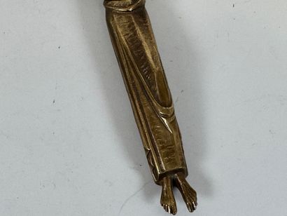 Ecole, XXe.
Christ.
Sujet en bronze.
30 x...