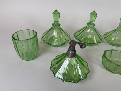 Small toiletry set in ouraline including...