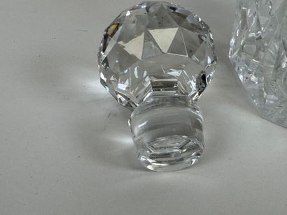 Carafe in cut crystal with geometric motifs.
H....