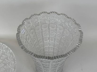 Lot en cristal de Bohème à décor de motifs...