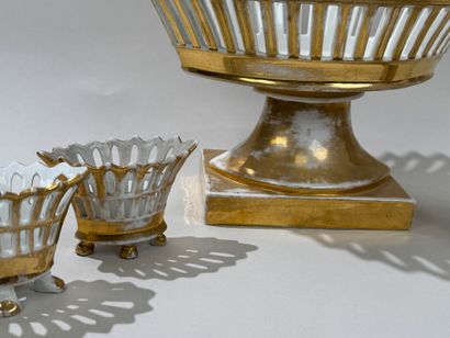 Paris porcelain, 19th century.
Large openwork...