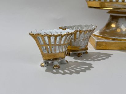 Paris porcelain, 19th century.
Large openwork...