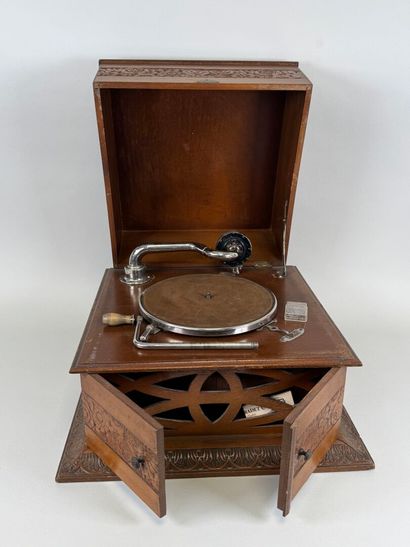 SOLEA.
Phonographe mécanique en bois.
30...