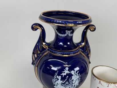 Lot comprenant :
- vase en céramique sur...