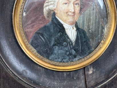 École, XIXe.
Buste d'homme.
Miniature circulaire.
Encadrement...