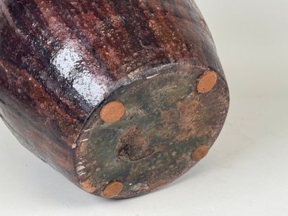 Large oil jar in glazed terra cotta.
H. 33...