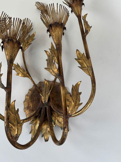 Grande applique en métal doré en forme de...