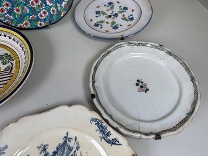 Earthenware and porcelain lot including:
-...