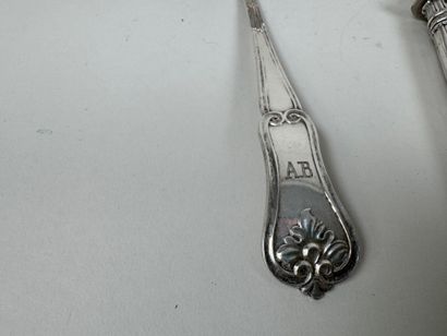 Lot including :
- a silver sprinkling spoon...